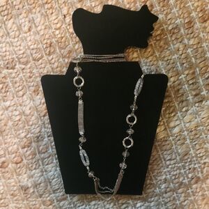 Chic Silver Necklace with Crystal Details